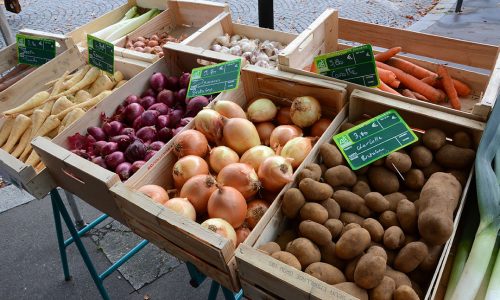 Marché oignons pommes-de-terre